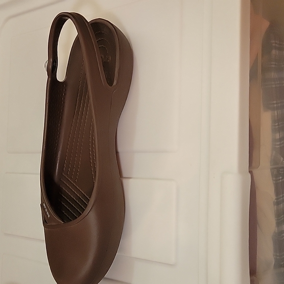 Brown dress Crocs with gemstone detail women's size 9 never worn - Picture 10 of 12